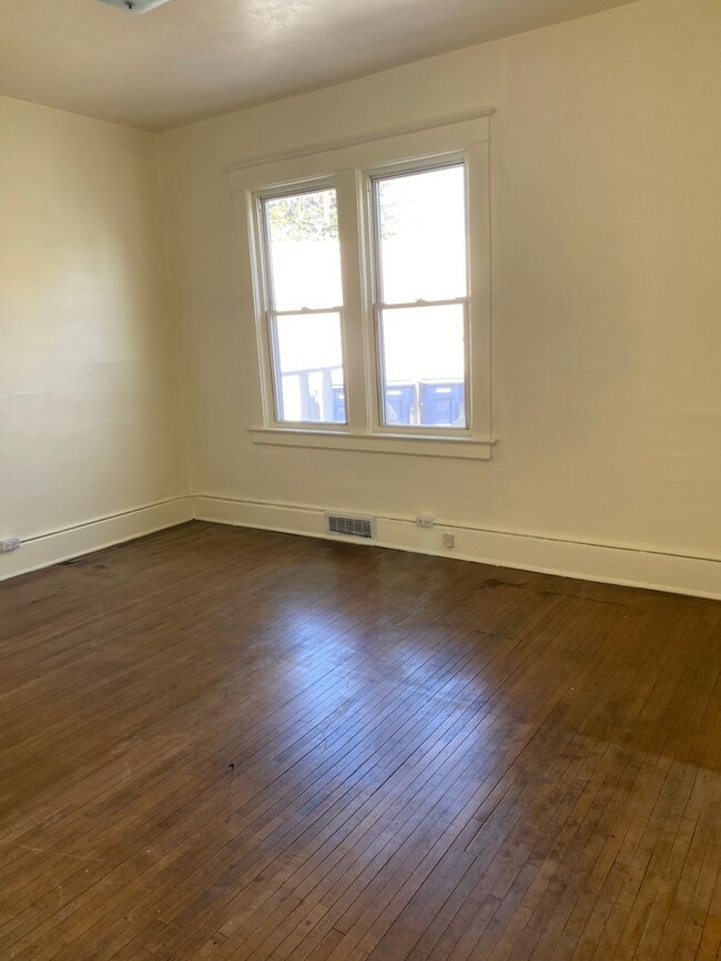 Photo - 1347 Center Ave Unidad Lower Rear