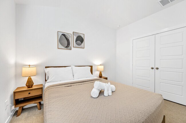 Building Photo - 1940 Velvet Oak Ln