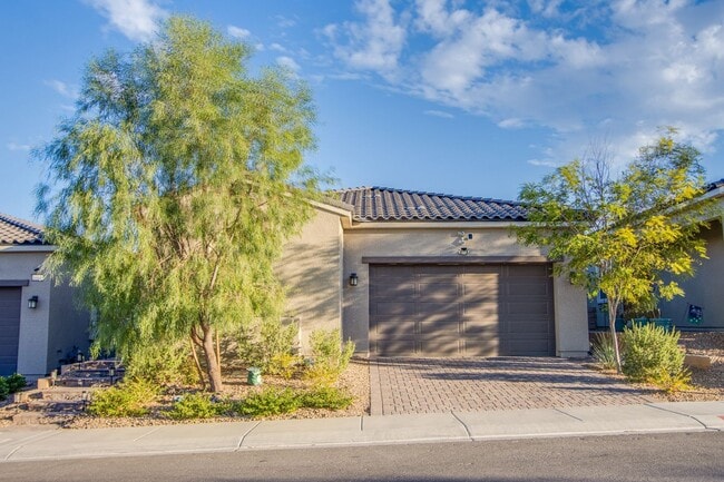 Absolutely gorgeous 4 bed 2 bath home with... - Absolutely gorgeous 4 bed 2 bath home with...