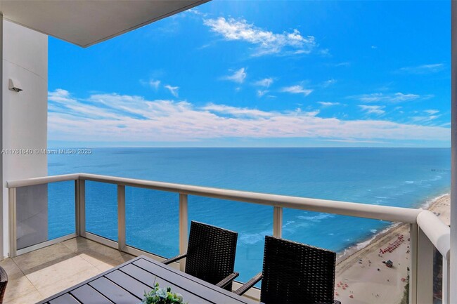 Photo - 18101 Collins Ave Unidad PH104 Rental