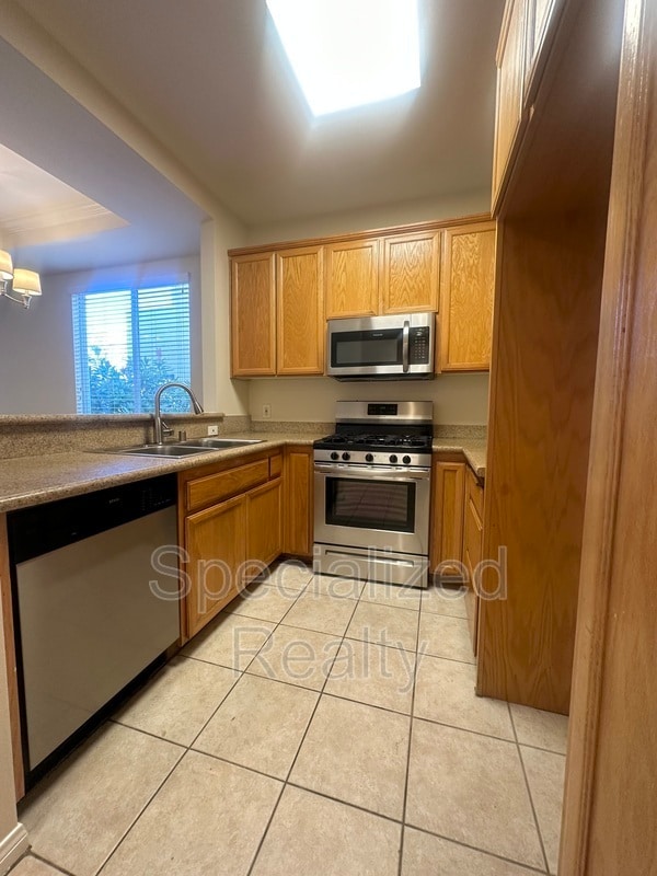 Photo - 5716 Whitsett Ave Unit 14