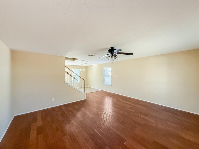 Photo - 909 Remington Dr