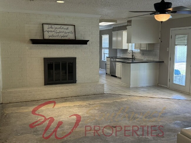 Photo - Lovely, spacious home that welcomes you in!