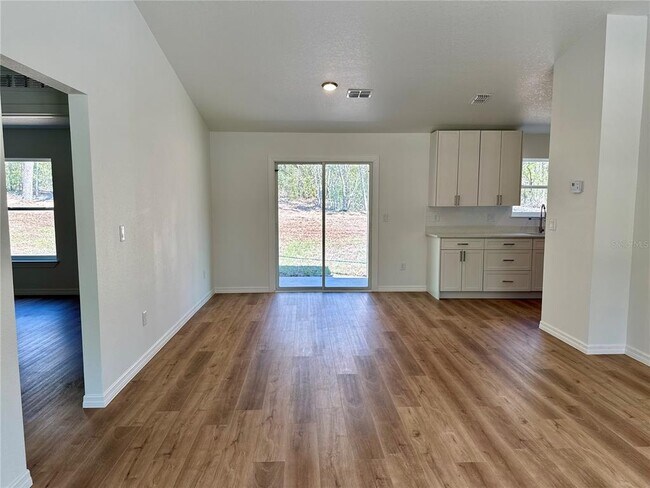 Photo - 8601 N Stern Dr