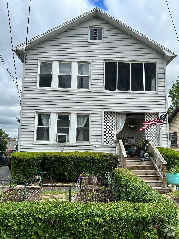 Building Photo - 205 Riverside Dr Rental