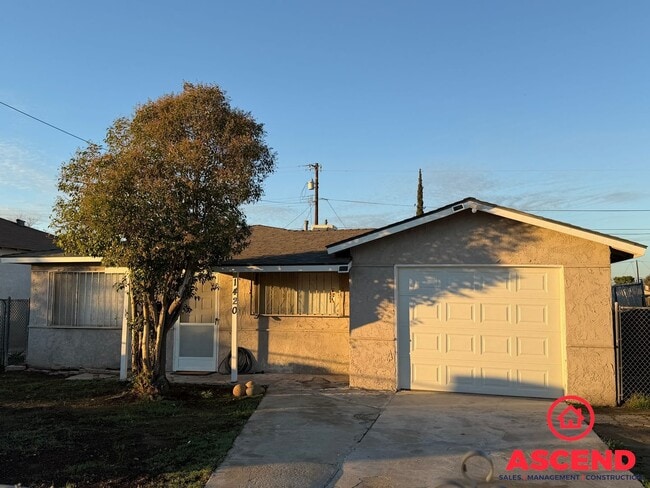 Building Photo - 3 Bedroom Home in East Bakersfield