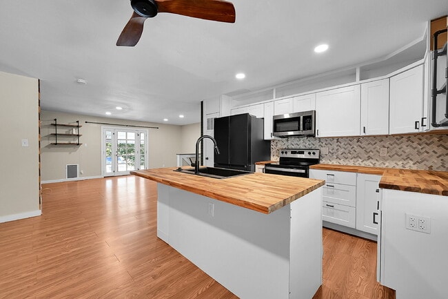 Building Photo - $2,095.00 - 3 Bedrooms, 2 Bathrooms, Single Family Home in Colorado Springs with Fenced Yard!