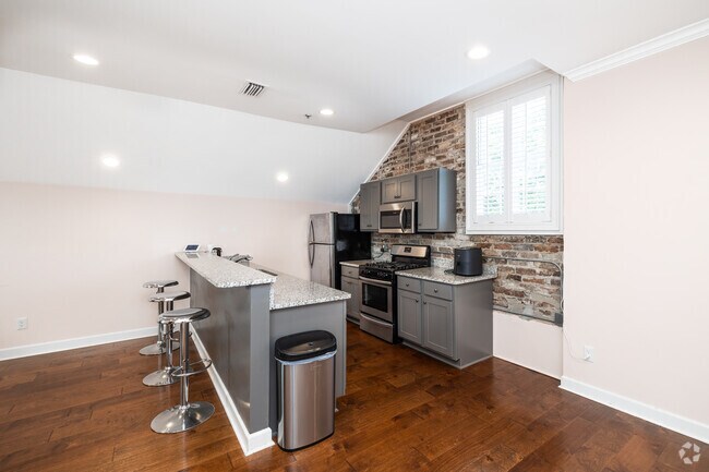 1BR, 1BA - 900SF - Kitchen