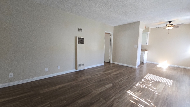 Photo - 260 N Oak Ave Unidad 11