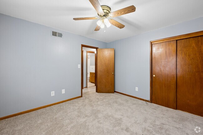 2BR, 2BA - 750SF - Primary Bedroom