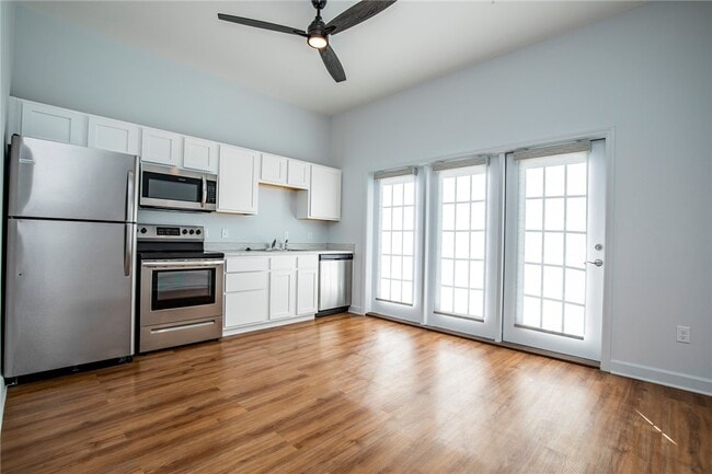 Building Photo - 904 Garland Ave