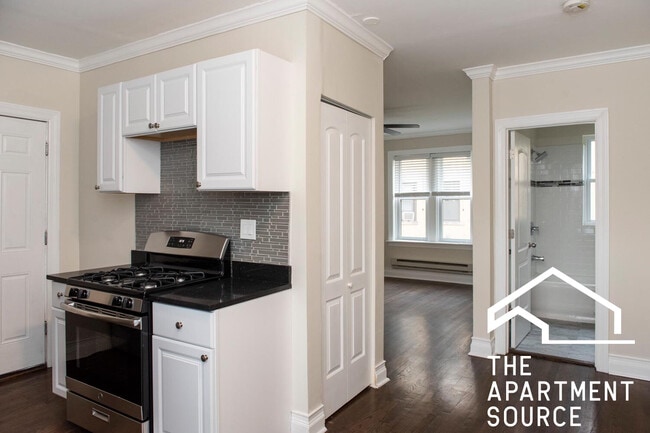 Photo - 3817.5 N Greenview Ave Condo Unit 2W