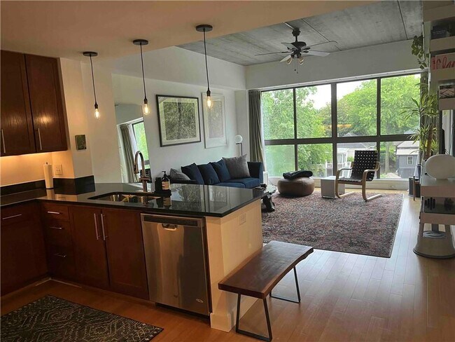 Building Photo - 563 Memorial Dr SE Unit 314 Rental