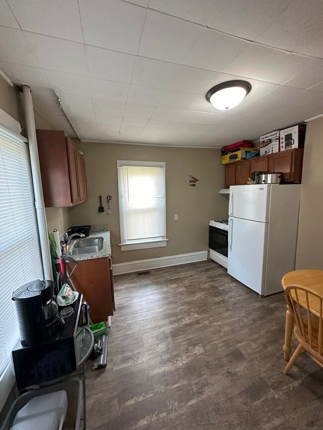 Building Photo - 1749 Wordsworth Ave Unit 2 Rental