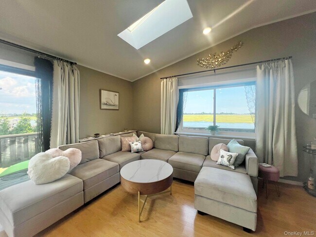 1 Anchorage Way Unit 702