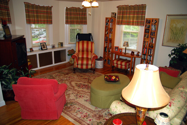 Living Room - 1736 Ferndale Ave Apartment Unit 1