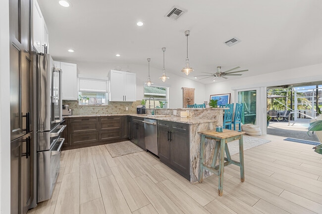 Photo - 726 SE Seahouse Dr