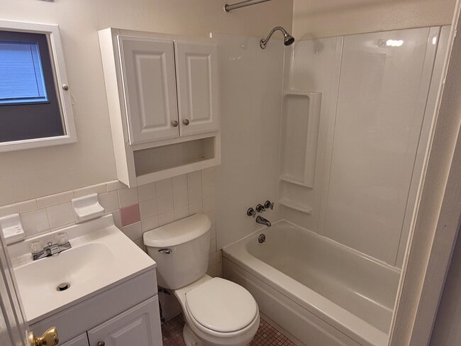 Photo - Oakview Lyndover Apartments