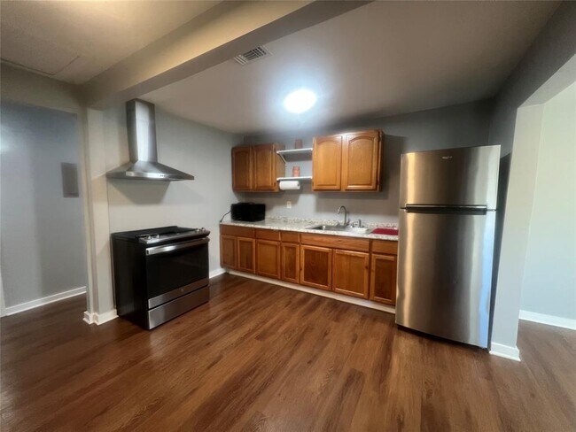 Photo - 241 W Benbo St