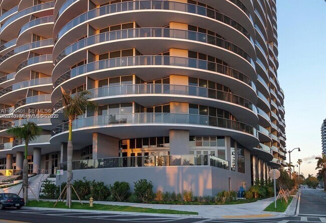 Photo - 488 NE 18th St Unidad 502