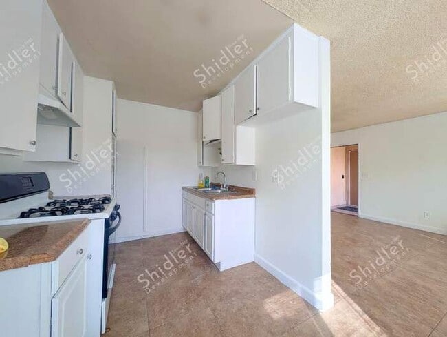 Upstairs 2 Bedroom 1 Bath with Massive Walk In Closet, Covered Gated Parking