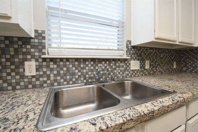 Photo - 21603 Falvel Lake Dr