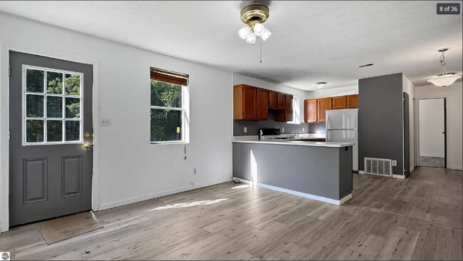 Photo - 1657 Seaman Rd