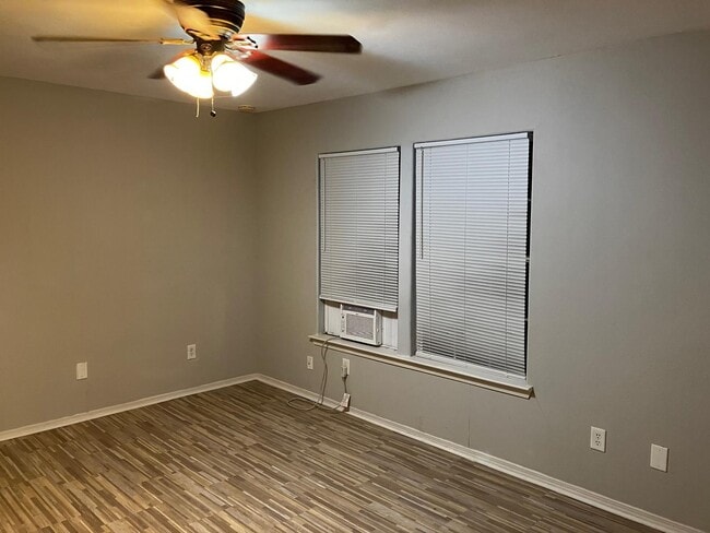 Sala de estar - 1105 Haynes St Unidad 1105 Haynes