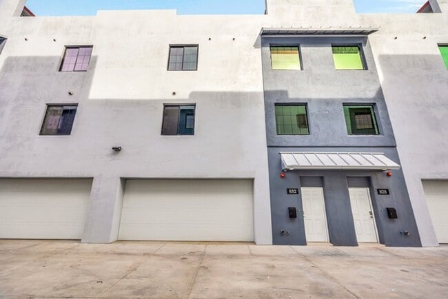 Photo - 834 S Farmer Ave