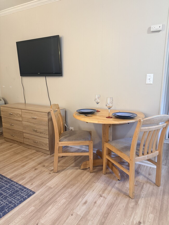 Photo - 1050 E 8th St