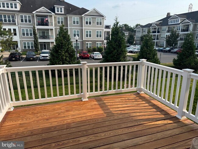 Building Photo - 288 Macoun Way