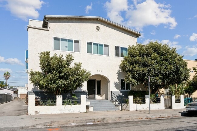 Building Photo - A Bright Upstairs Single Apartment in a Gr... Unit #11