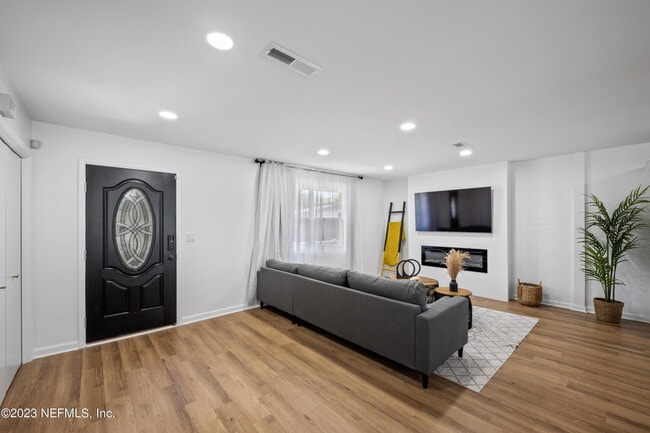 Photo - 4411 Hartman Rd