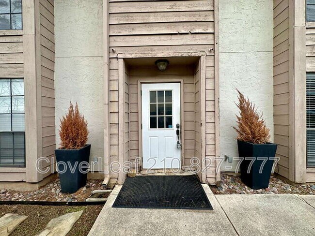 Building Photo - 10565 Starcrest Dr