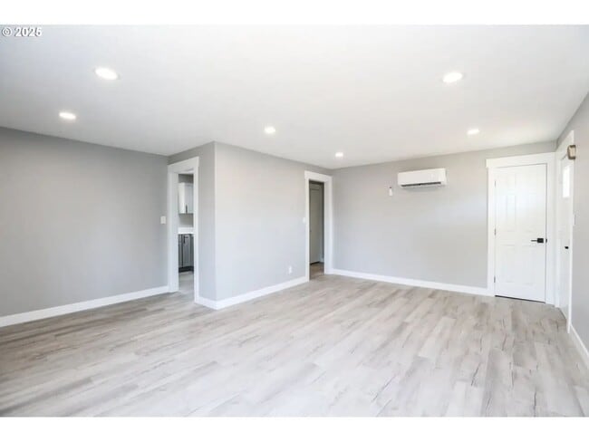 Photo - Royal Avenue