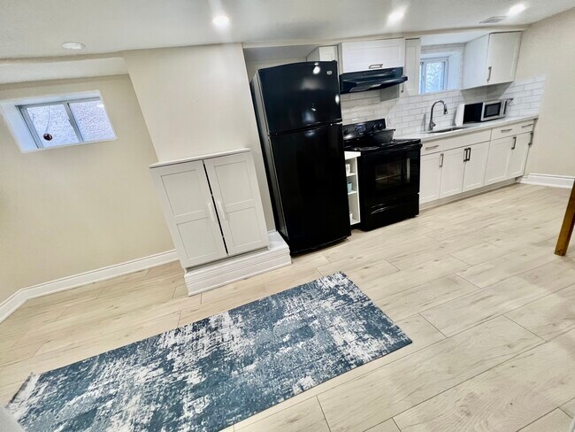 Photo - 120 Eastchester Av