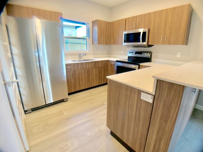 Building Photo - 3805 Tinsley Ave Unit 1