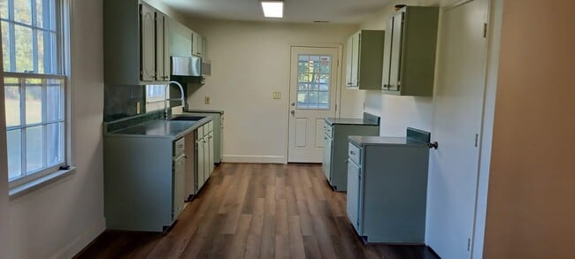 Photo - 611 Poplar St