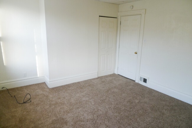 Bedroom 1 - 14 Penelope St