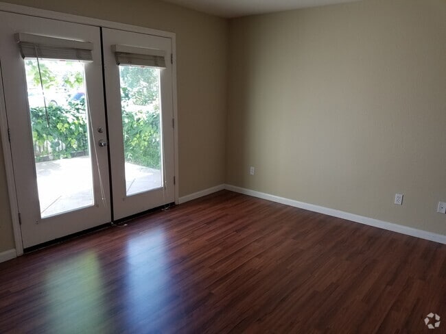 Building Photo - 2878 Hilltop Mall Road Rental
