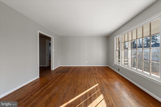 Photo - 641 W Country Club Dr