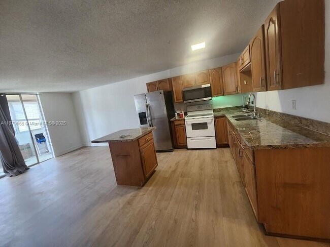 Photo - 406 NW 68th Ave Unidad 525