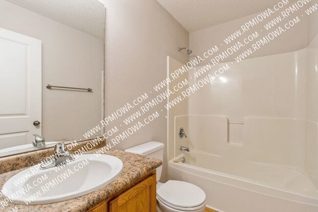 Photo - 15239 Greenbelt Dr
