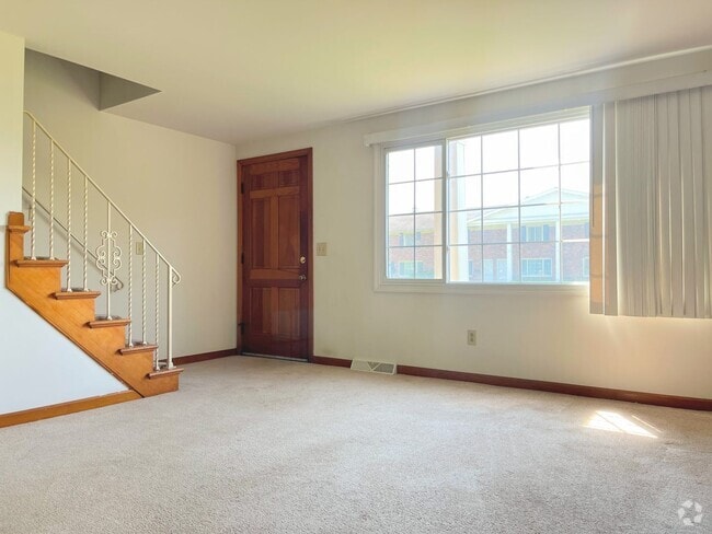 Building Photo - 25 Oakridge Dr Unit 1 Rental