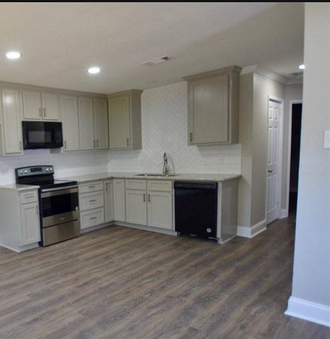 Photo - 555 W Johnson St