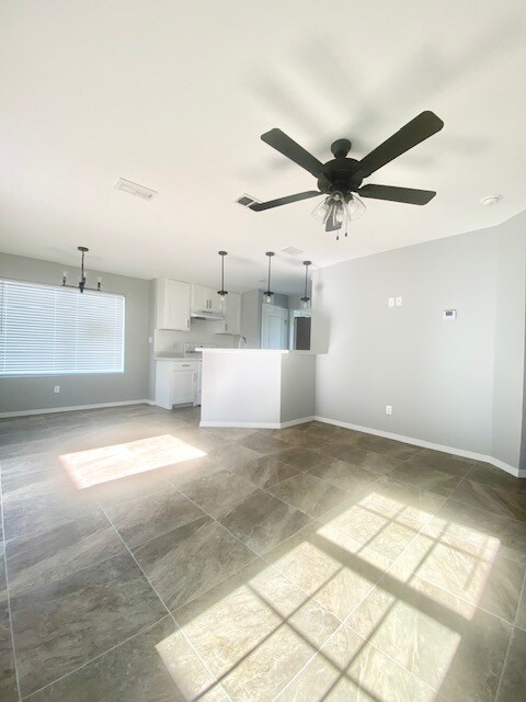 Photo - 2129 Multi National Unidad C