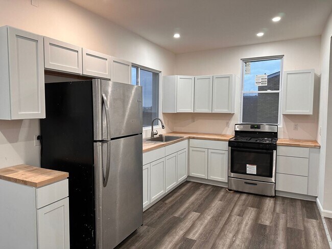 Photo - 4 br, 2.5 bath House - 2729 Custer Avenue