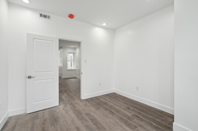 Photo - 5139 Pine St Unidad 2