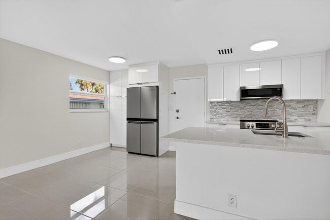 Photo - 3212 NE 12th St Unit 204