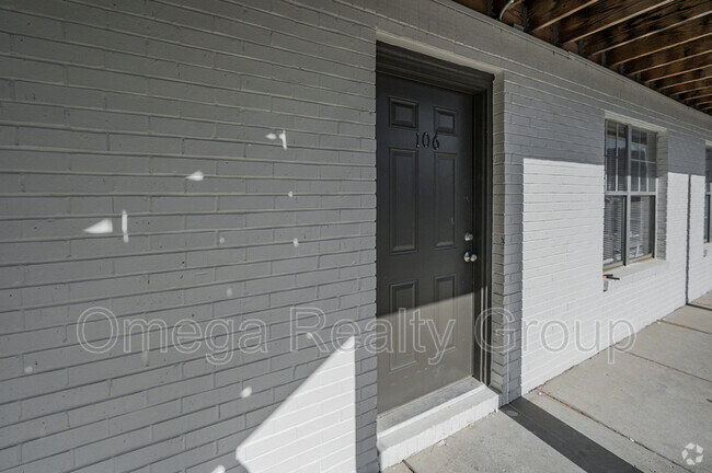 Building Photo - 3330 Meridian St N Unit Apt 106